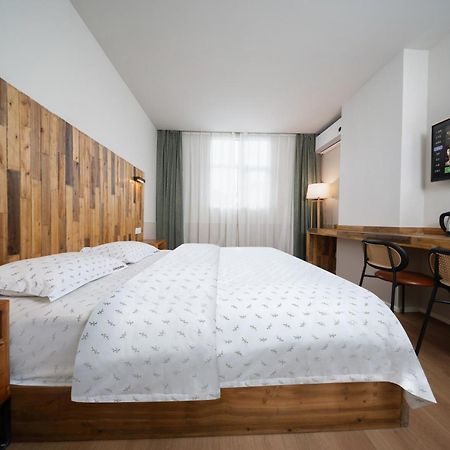 Sonderia Lazybones Hostel- Wenshu Temple Side, Chill Hostel With All-Day Brunch, Travel Agency In English & Local Bar Vibes Chengdu Exterior photo