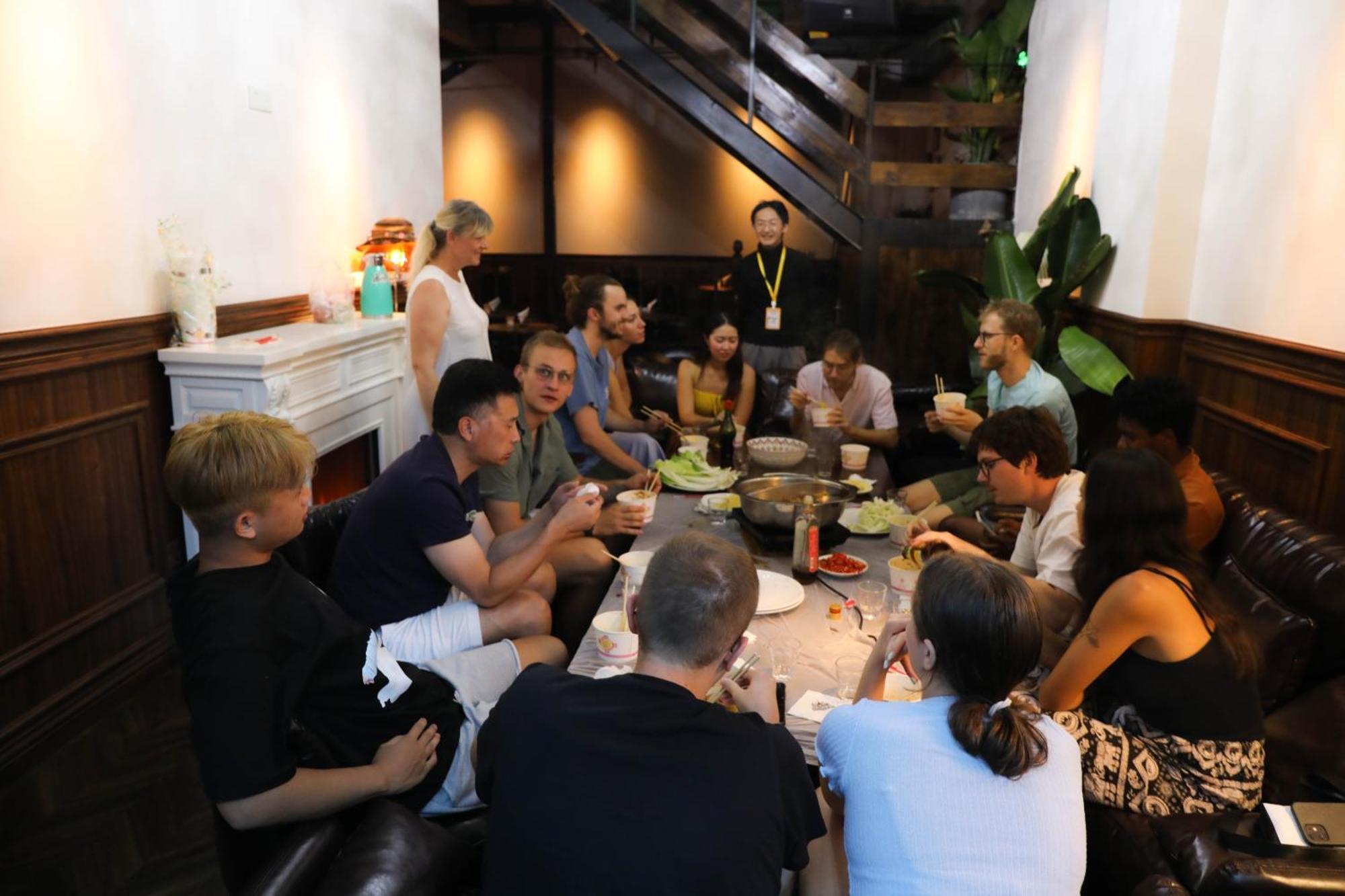 Sonderia Lazybones Hostel- Wenshu Temple Side, Chill Hostel With All-Day Brunch, Travel Agency In English & Local Bar Vibes Chengdu Exterior photo