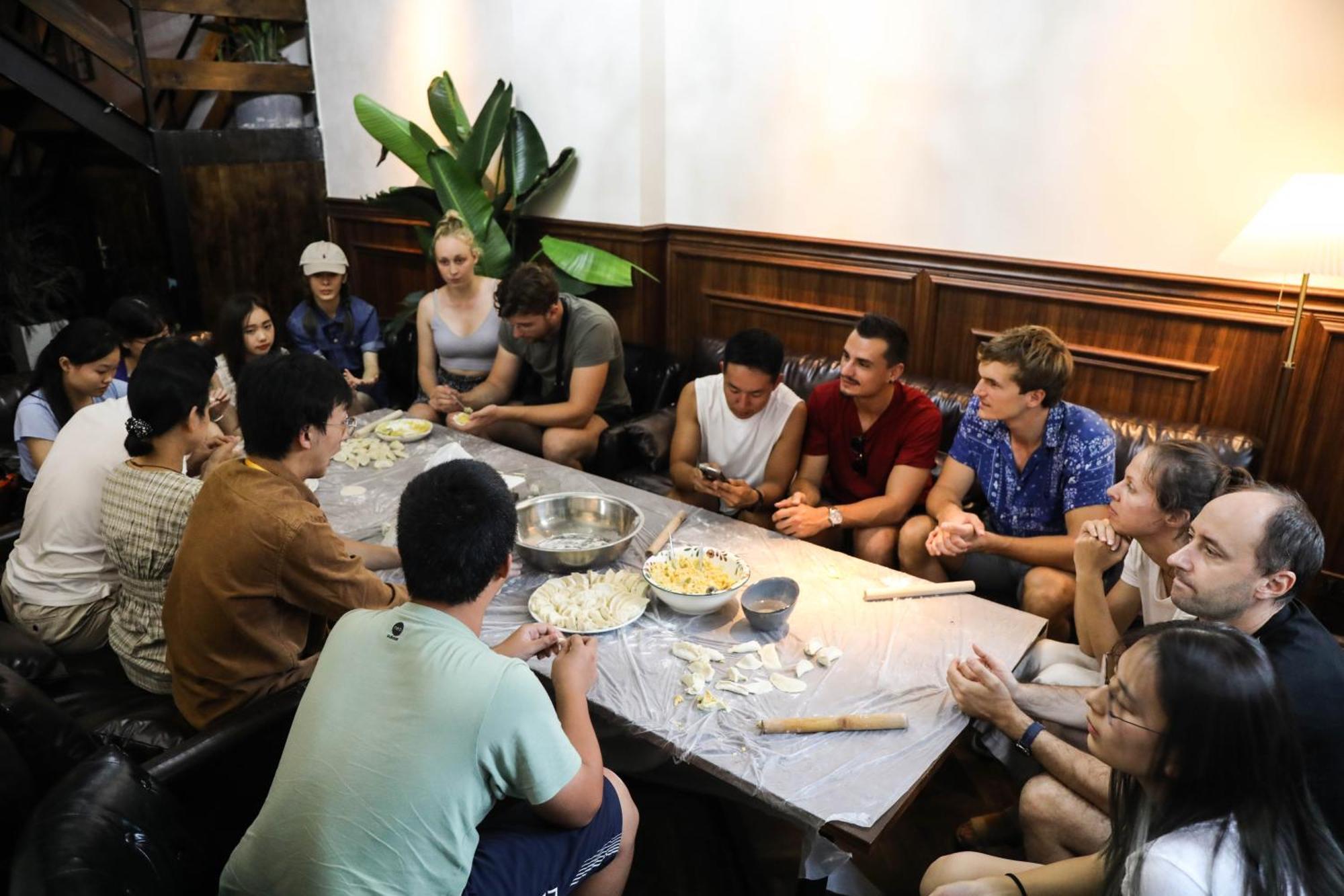 Sonderia Lazybones Hostel- Wenshu Temple Side, Chill Hostel With All-Day Brunch, Travel Agency In English & Local Bar Vibes Chengdu Exterior photo