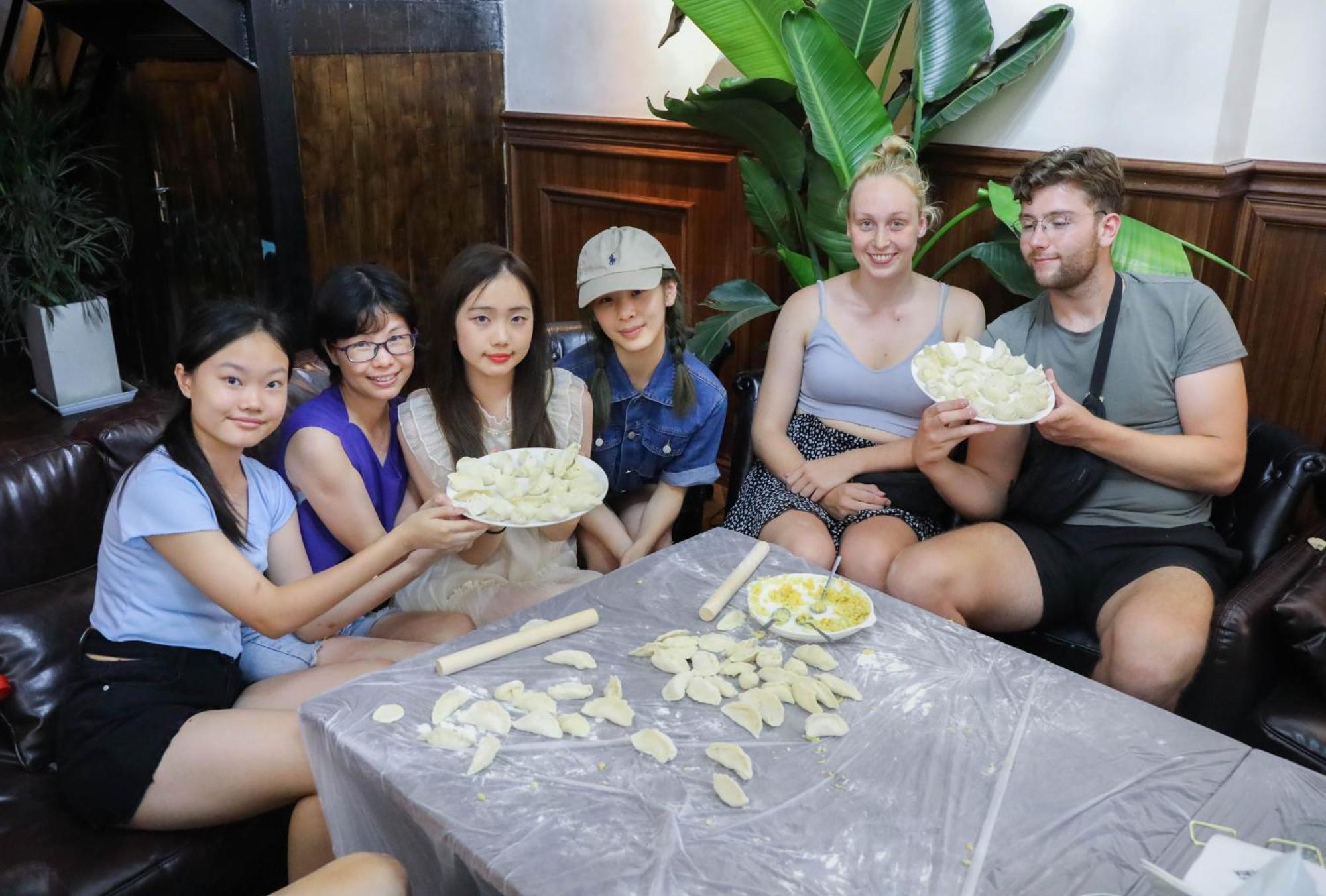 Sonderia Lazybones Hostel- Wenshu Temple Side, Chill Hostel With All-Day Brunch, Travel Agency In English & Local Bar Vibes Chengdu Exterior photo
