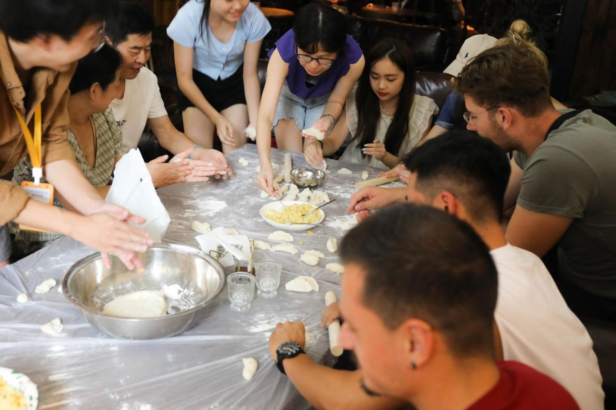 Sonderia Lazybones Hostel- Wenshu Temple Side, Chill Hostel With All-Day Brunch, Travel Agency In English & Local Bar Vibes Chengdu Exterior photo