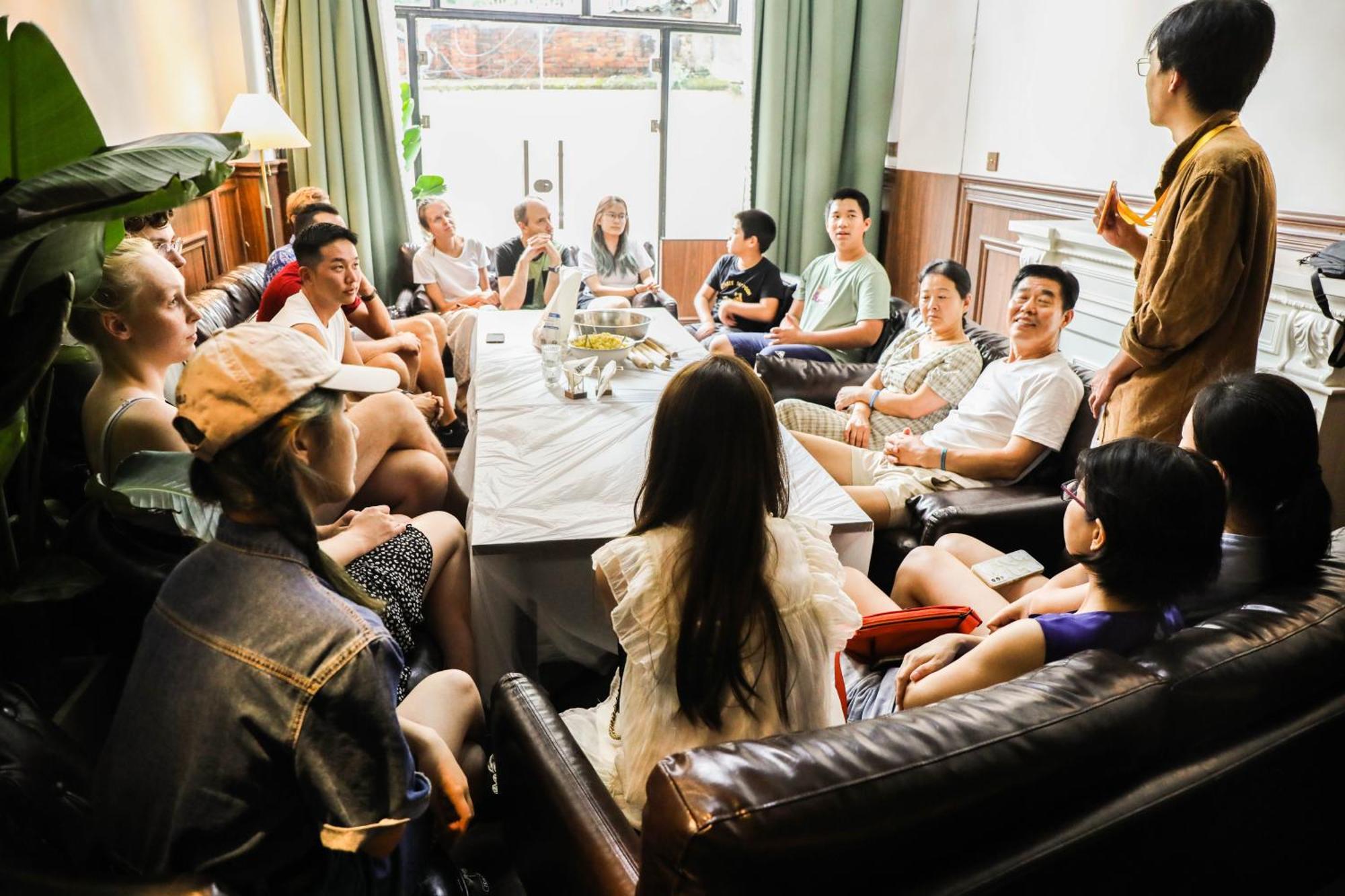 Sonderia Lazybones Hostel- Wenshu Temple Side, Chill Hostel With All-Day Brunch, Travel Agency In English & Local Bar Vibes Chengdu Exterior photo