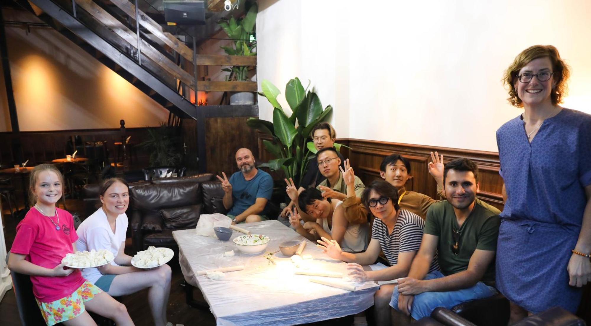 Sonderia Lazybones Hostel- Wenshu Temple Side, Chill Hostel With All-Day Brunch, Travel Agency In English & Local Bar Vibes Chengdu Exterior photo