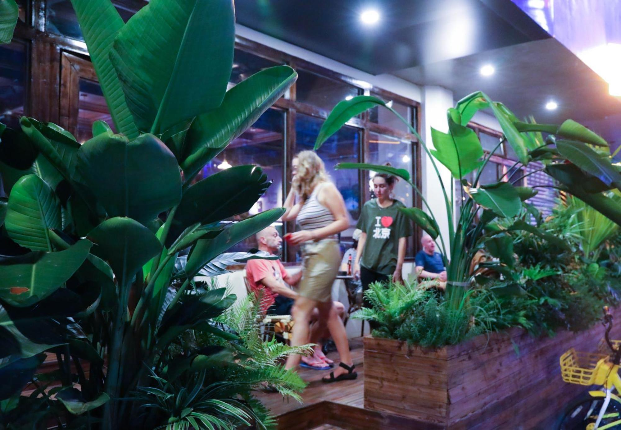 Sonderia Lazybones Hostel- Wenshu Temple Side, Chill Hostel With All-Day Brunch, Travel Agency In English & Local Bar Vibes Chengdu Exterior photo