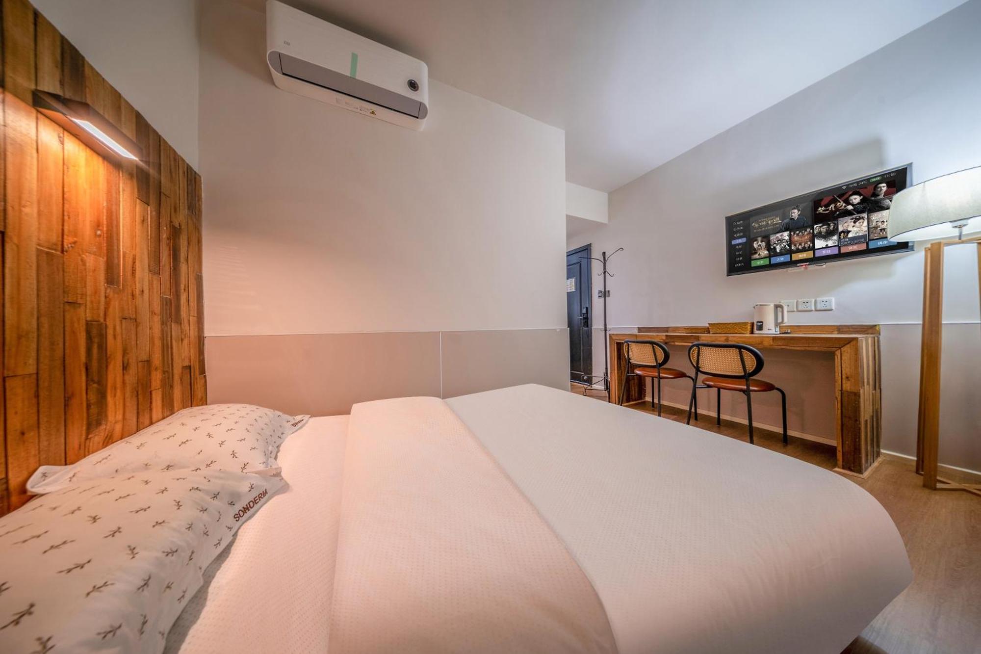 Sonderia Lazybones Hostel- Wenshu Temple Side, Chill Hostel With All-Day Brunch, Travel Agency In English & Local Bar Vibes Chengdu Exterior photo