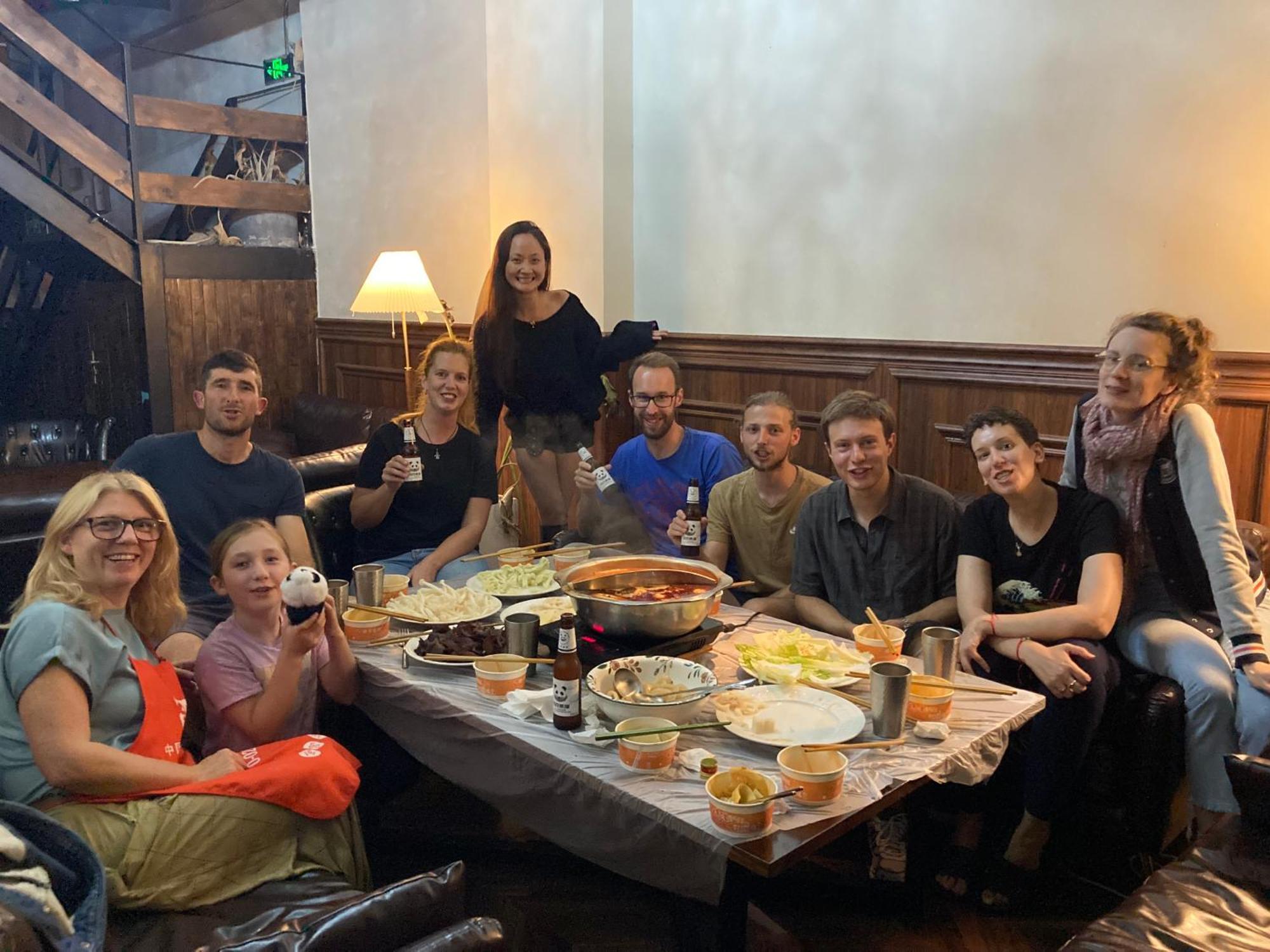 Sonderia Lazybones Hostel- Wenshu Temple Side, Chill Hostel With All-Day Brunch, Travel Agency In English & Local Bar Vibes Chengdu Exterior photo