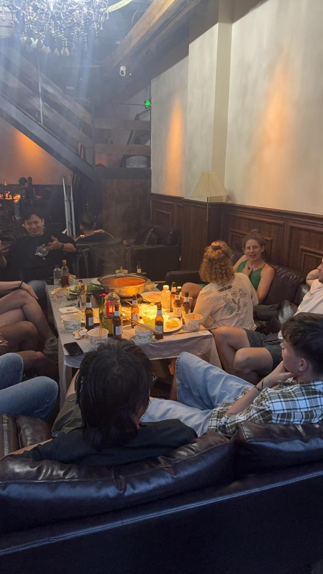 Sonderia Lazybones Hostel- Wenshu Temple Side, Chill Hostel With All-Day Brunch, Travel Agency In English & Local Bar Vibes Chengdu Exterior photo